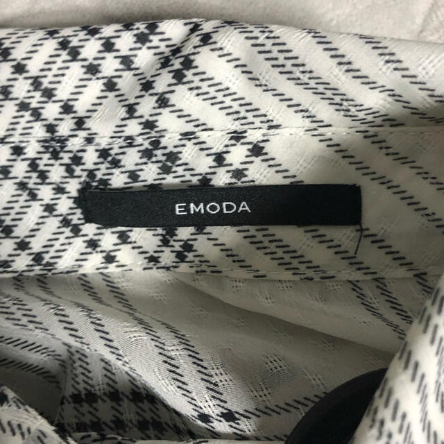 EMODA(エモダ)のEMODA ボーイズエアリーシャツ　チェック柄　シースルー レディースのトップス(シャツ/ブラウス(長袖/七分))の商品写真