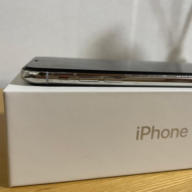 iPhone(アイフォーン)のiPhone x 64GB シルバー simフリー スマホ/家電/カメラのスマートフォン/携帯電話(スマートフォン本体)の商品写真
