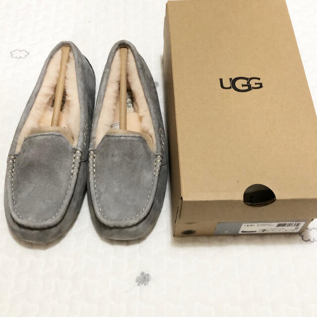 新品未使用★ UGG アンスレー　人気カラーのライトグレー　24㎝