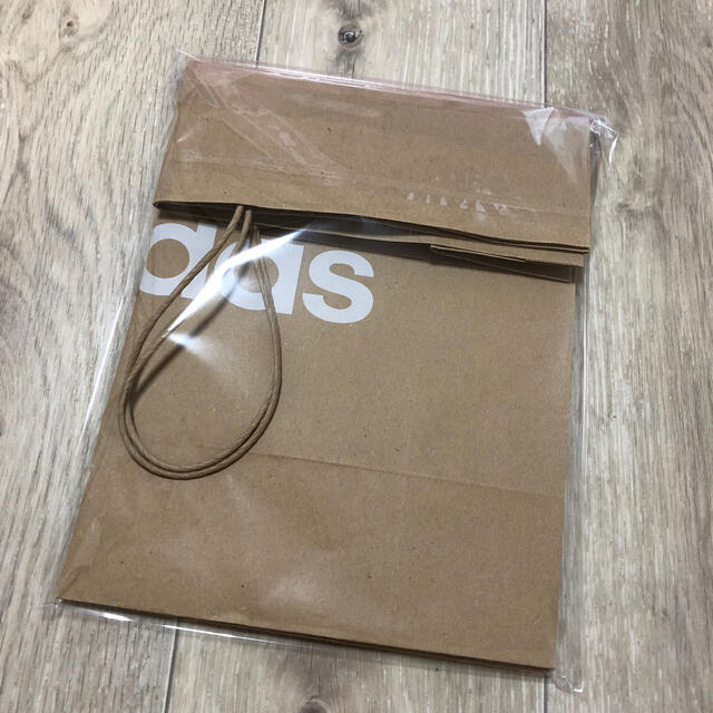 adidas(アディダス)のadidas アディダス 紙袋 大サイズ アディダスショップ袋 レディースのバッグ(ショップ袋)の商品写真