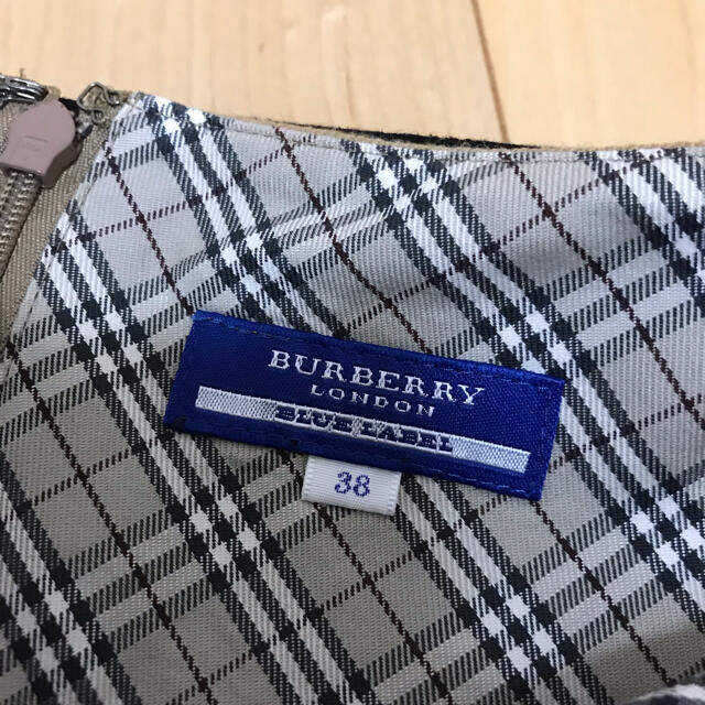 BURBERRY BLUE LABEL(バーバリーブルーレーベル)のバーバリーブルーレーベル ホースマーク付キャメルカラーフレアスカート レディースのスカート(ひざ丈スカート)の商品写真