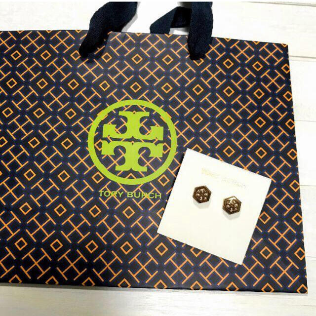 Tory Burch(トリーバーチ)の【新品未使用】トリーバーチ　ピアス　ショッパー付き レディースのアクセサリー(ピアス)の商品写真