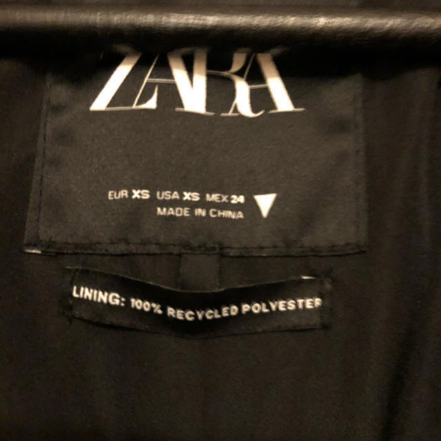 ZARA(ザラ)の最終値下げ　ZARA オーバーサイズ仕様パフジャケット 完売 レディースのジャケット/アウター(ダウンジャケット)の商品写真