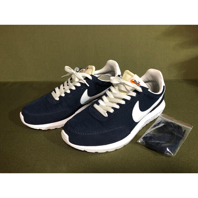 FRAGMENT(フラグメント)のNIKE　ROSHE DAYBREAK NM / FRAGMENT NAVY   メンズの靴/シューズ(スニーカー)の商品写真