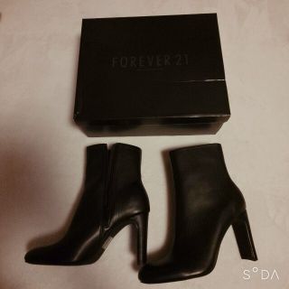 フォーエバートゥエンティーワン(FOREVER 21)のForever21 ブーツ(ブーツ)