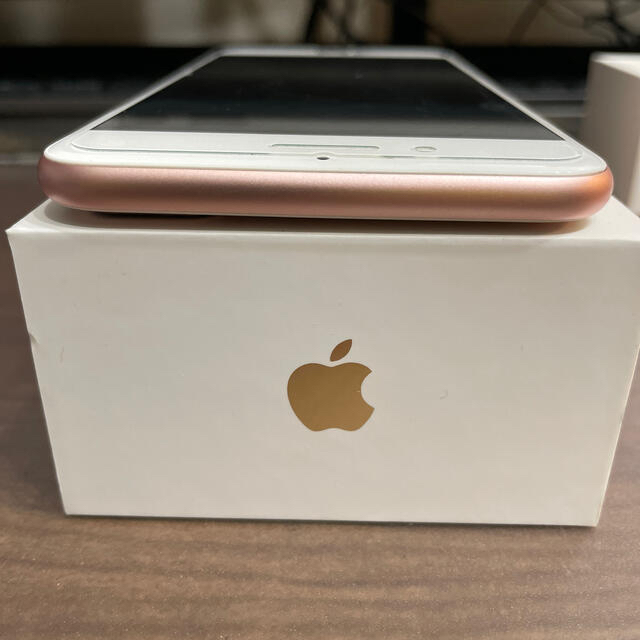 Apple(アップル)の美品　SIMフリー　iPhone7plus 128GB ローズゴールド スマホ/家電/カメラのスマートフォン/携帯電話(スマートフォン本体)の商品写真