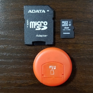 トウシバ(東芝)のmicroSDカード 4GB (USBリーダー/SDカードアダプター付き)(その他)