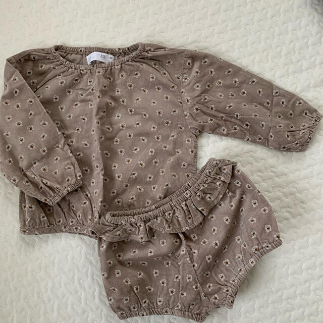 ZARA KIDS(ザラキッズ)のzara baby  ファインコーデュロイ　フラワー柄　セットアップ キッズ/ベビー/マタニティのベビー服(~85cm)(シャツ/カットソー)の商品写真