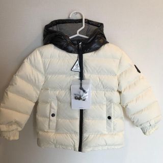 モンクレール(MONCLER)の新品未使用　MONCLERモンクレール ダウンジャケット キッズ アイボリー3A(ジャケット/上着)