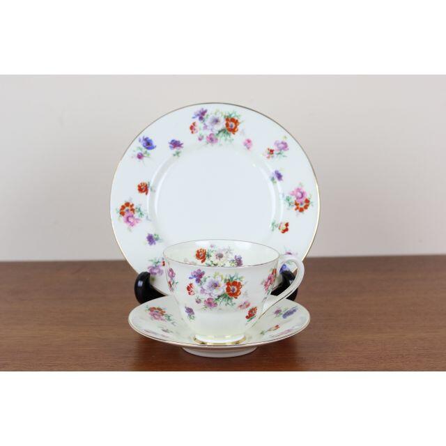 食器ロイヤルドルトン　トリオ　ティーカップ　ケーキ皿　デザートプレート　バラ　花柄