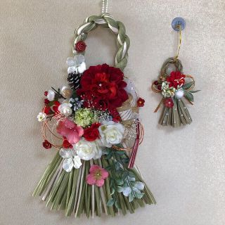 紅白のダリアと薔薇飾ったタッセル&ミニ小花⭐︎しめ縄リース⭐︎セットハンドメイド(リース)