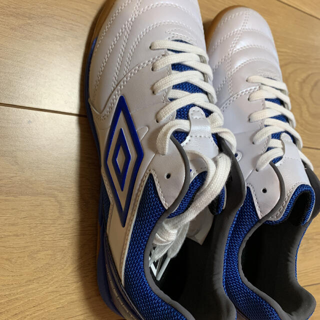 UMBRO(アンブロ)のアンブロ アクセレイター サラ II SL IN(20FW) スポーツ/アウトドアのサッカー/フットサル(シューズ)の商品写真