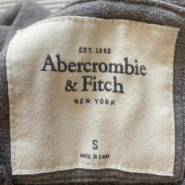 Abercrombie&Fitch(アバクロンビーアンドフィッチ)のアバクロンビーアンドフィッチ　パーカー レディースのトップス(パーカー)の商品写真