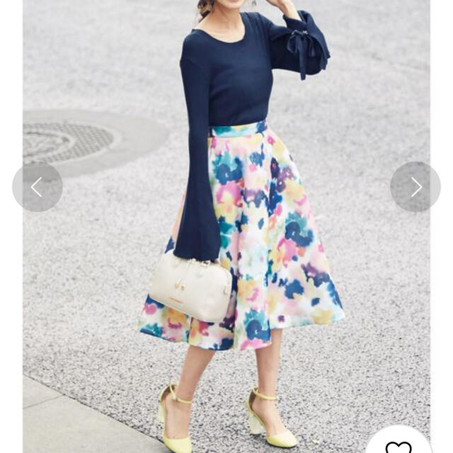 MERCURYDUO(マーキュリーデュオ)の【お値下げ中】マーキュリーデュオ 3D花柄スカート レディースのスカート(ひざ丈スカート)の商品写真