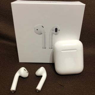 アップル(Apple)の最終値下げ！AirPods 第一世代　充電ケース　イヤフォン両耳(ヘッドフォン/イヤフォン)