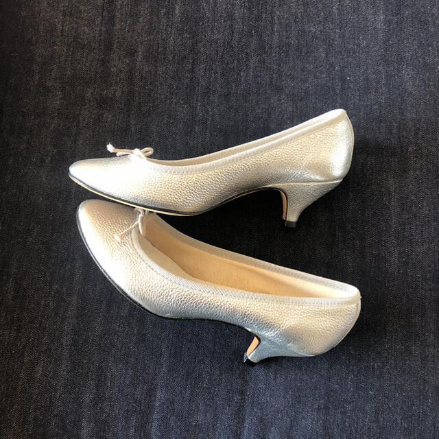 repetto(レペット)のrepetto レザーパンプス　シルバー　37.5(23) レディースの靴/シューズ(ハイヒール/パンプス)の商品写真