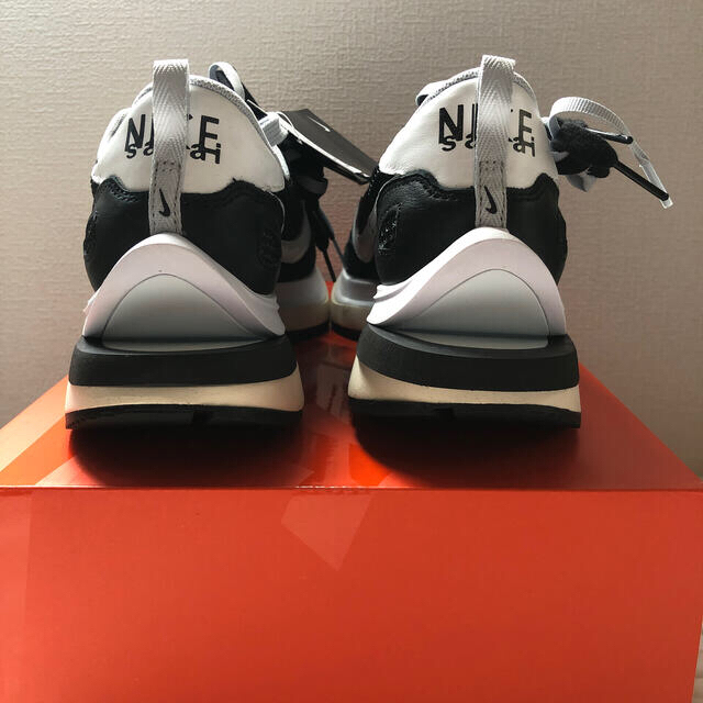 NIKE(ナイキ)のNike × sacai ヴェイパーワッフル　BLACK and White メンズの靴/シューズ(スニーカー)の商品写真