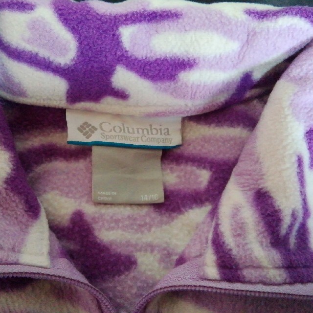 Columbia(コロンビア)のColumbia　パープル　迷彩がかわいいフリース レディースのジャケット/アウター(その他)の商品写真