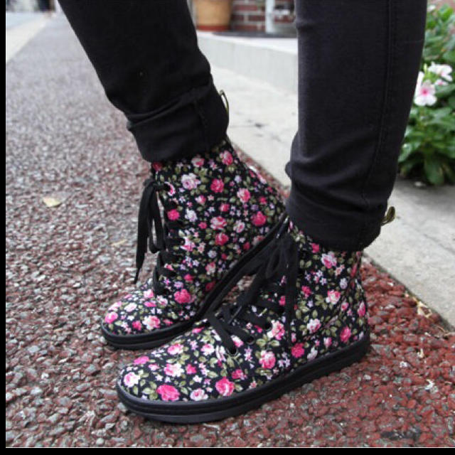 Dr.Martens - Dr.マーチン 花柄 スニーカーの通販 by 🌼🌼🌼｜ドクター ...