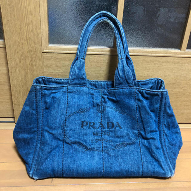 PRADA(プラダ)のプラダ カナパ  デニム Mサイズ レディースのバッグ(トートバッグ)の商品写真