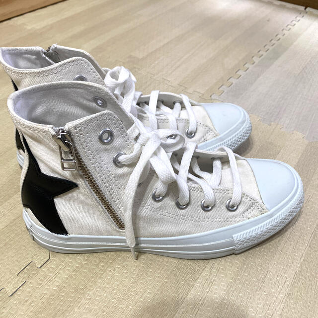 CONVERSE(コンバース)のconverse    ハイカット　白　星 レディースの靴/シューズ(スニーカー)の商品写真