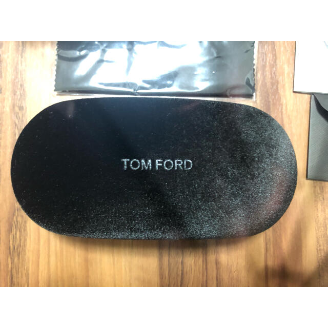 TOM FORD(トムフォード)の新品未使用 トムフォード メガネ サングラス ケース 正規店購入 TOMFORD メンズのファッション小物(サングラス/メガネ)の商品写真