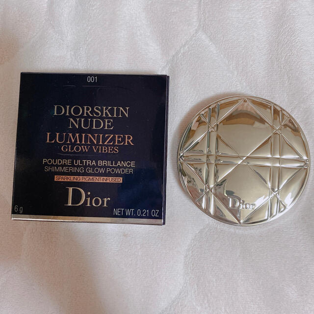 Christian Dior(クリスチャンディオール)のディオール ディオールスキン ミネラル ヌード ルミナイザー パウダー 001 コスメ/美容のベースメイク/化粧品(フェイスパウダー)の商品写真