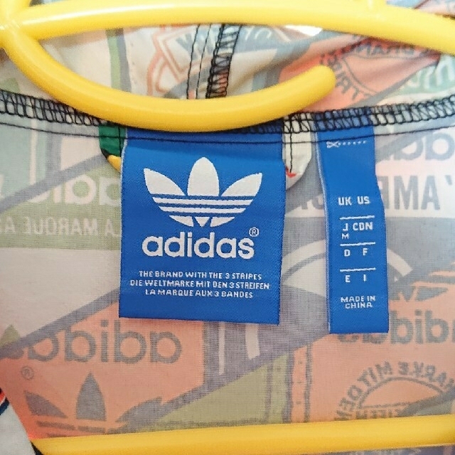 adidas(アディダス)のadidasナイロンジャケット adidasナイロンパーカー 美品‼️ メンズのジャケット/アウター(ナイロンジャケット)の商品写真