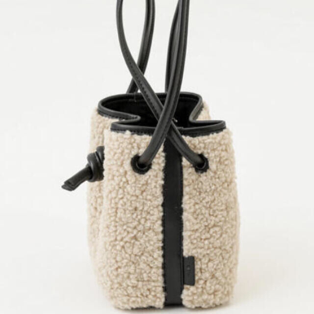 TOMORROWLAND(トゥモローランド)の【再値下】vasic mini mini  限定ボア素材 レディースのバッグ(ハンドバッグ)の商品写真