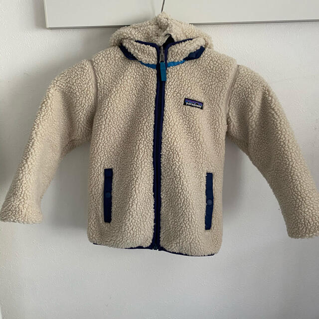 patagonia(パタゴニア)のパタゴニア　リバーシブル　ダウン　レトロＸ　120 キッズ キッズ/ベビー/マタニティのキッズ服男の子用(90cm~)(ジャケット/上着)の商品写真