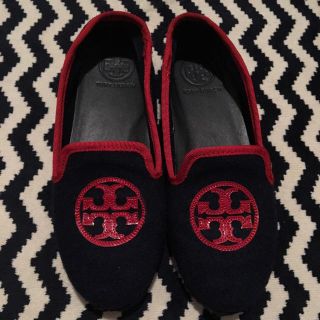 トリーバーチ(Tory Burch)のTORY BURCH フラットシューズ(スリッポン/モカシン)