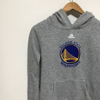 アディダス(adidas)のadidas パーカー グレー　NBA  ウォーリアーズ　プルオーバー　バスケ(バスケットボール)