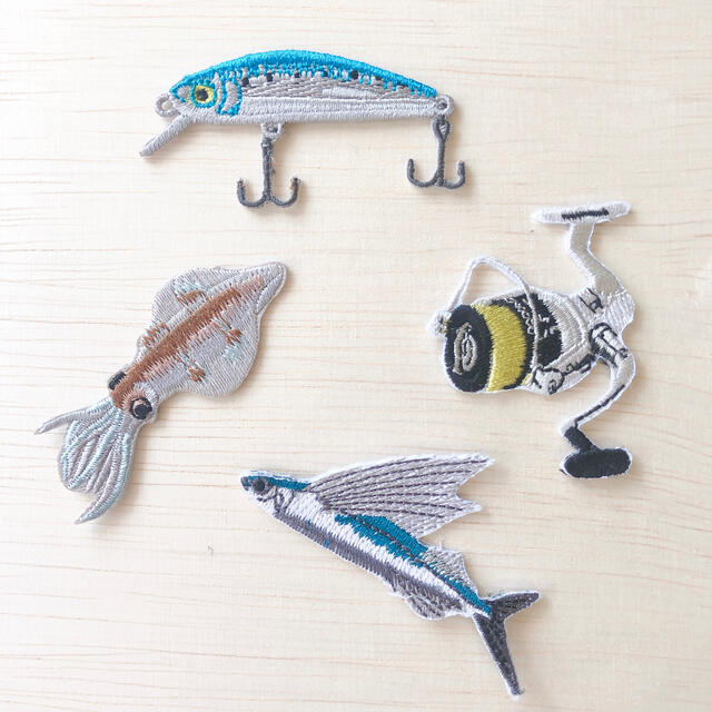 釣り好きさん 4個セット　アイロン刺繍ワッペン　ルアー　リール　魚　トビウオイカ スポーツ/アウトドアのフィッシング(その他)の商品写真