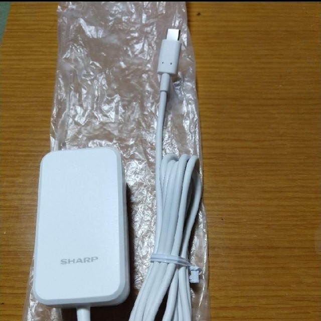 SHARP(シャープ)の★新型 iPad air type-C 急速充電器 USB PD SH-AC05 スマホ/家電/カメラのスマートフォン/携帯電話(バッテリー/充電器)の商品写真