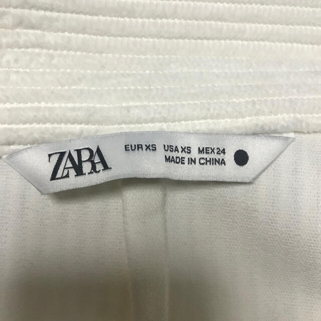 ZARA(ザラ)の【美品】ZARA  ホワイト　コーディロイスカート  レディースのスカート(ひざ丈スカート)の商品写真