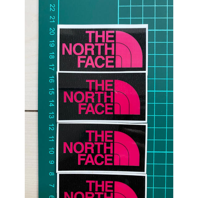 THE NORTH FACE(ザノースフェイス)のノースフェイス・5枚セット・ピンク　ラミネートUV加工済、耐光性もあります！ 自動車/バイクのバイク(ステッカー)の商品写真