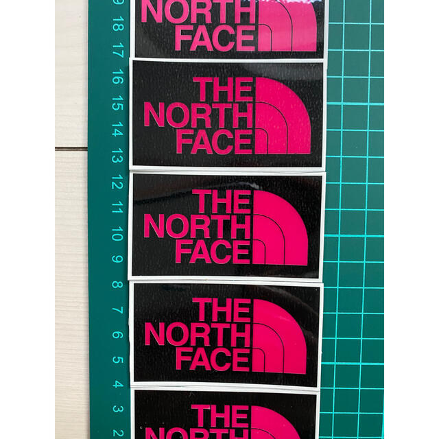 THE NORTH FACE(ザノースフェイス)のノースフェイス・5枚セット・ピンク　ラミネートUV加工済、耐光性もあります！ 自動車/バイクのバイク(ステッカー)の商品写真