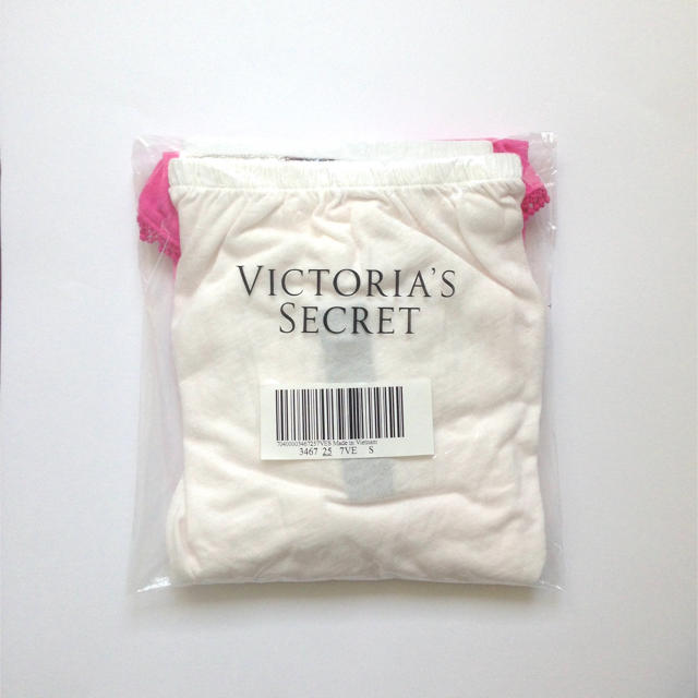 Victoria's Secret(ヴィクトリアズシークレット)の【新品】ヴィクシーカバーアップ❤︎ レディースのルームウェア/パジャマ(ルームウェア)の商品写真