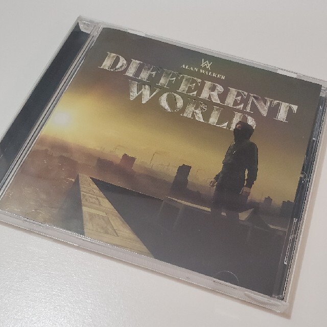 ディファレント・ワールド&フェイデット エンタメ/ホビーのCD(ポップス/ロック(洋楽))の商品写真