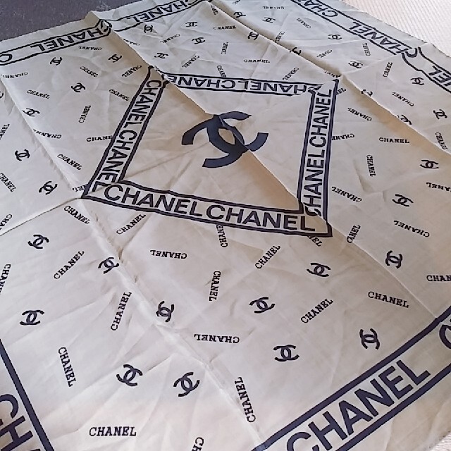 CHANEL(シャネル)の美品 CHANEL シャネル スカーフ ビンテージ ヴィンテージ レディースのファッション小物(バンダナ/スカーフ)の商品写真