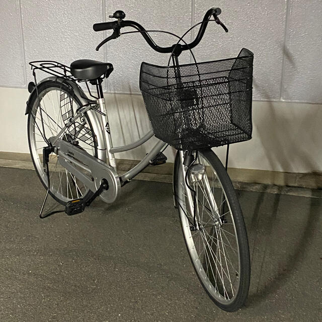 26インチ　ママチャリ　シルバー　美品　お買得！ スポーツ/アウトドアの自転車(自転車本体)の商品写真