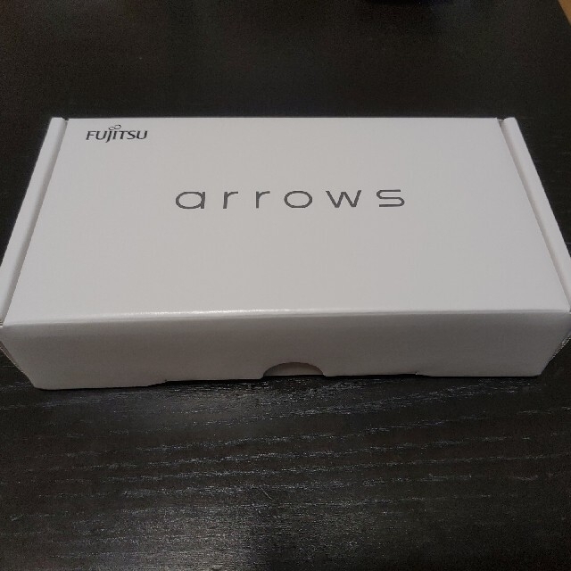 arrows(アローズ)のarrows RX　ホワイト　32GB SIMフリー スマホ/家電/カメラのスマートフォン/携帯電話(スマートフォン本体)の商品写真