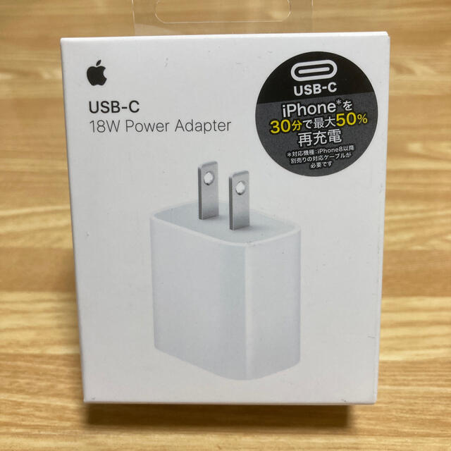 Apple(アップル)のアップル純正 18W USB-C 電源アダプタ スマホ/家電/カメラのスマートフォン/携帯電話(バッテリー/充電器)の商品写真