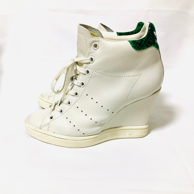 adidas(アディダス)の【ほぼ未使用】アディダス　スタンスミス ウエッジヒール レディースの靴/シューズ(スニーカー)の商品写真