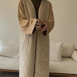 トゥデイフル(TODAYFUL)のamiur アウター　vintage satin gown coat(ロングコート)