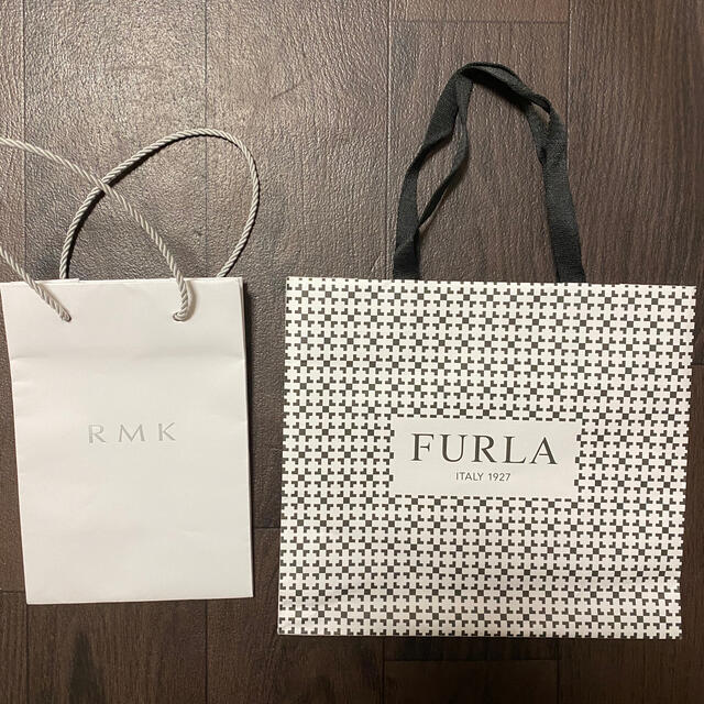 RMK(アールエムケー)のRMK   FURLA  ショップ袋  ショッパー  紙袋  2枚 レディースのバッグ(ショップ袋)の商品写真