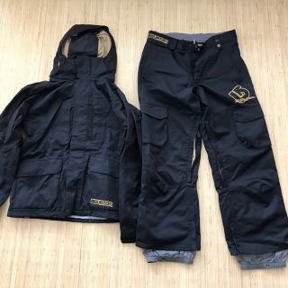 バートン(BURTON)の美品。メンズ　スノボウェア　バートン上下セット(ウエア/装備)