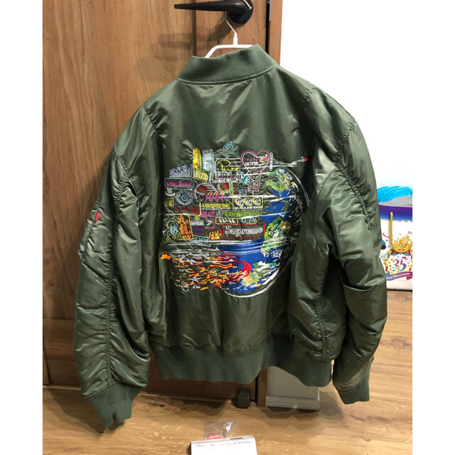 Supreme(シュプリーム)の20FW Supreme Globe MA-1 Lサイズ OLIVE メンズのジャケット/アウター(フライトジャケット)の商品写真