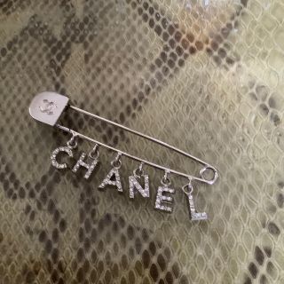 シャネル スワロフスキー ブローチ/コサージュの通販 13点 | CHANELの