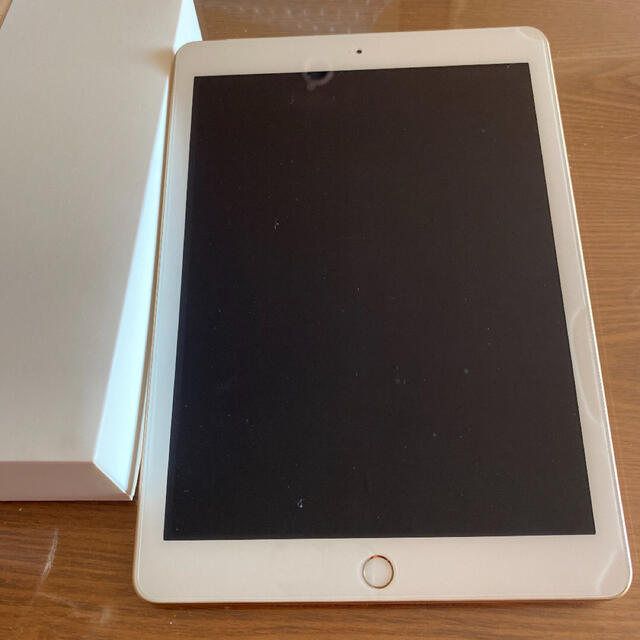 iPad 第5世代 32GB GOLD docomoモデル simフリー対応可能